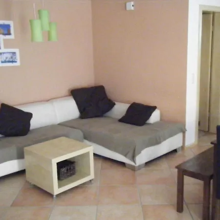 公寓 Gemuetliche Souterrain Ferienwohnung In Einem Holzhaus Mit Freisitz *
